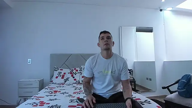 BooyHott  online show from September 24, 2025, 7:20 pm