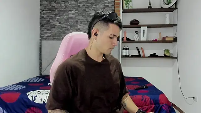 BooyHott  online show from February 27, 2026, 7:14 pm