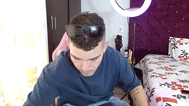 BooyHott  online show from November 12, 2025, 6:45 pm