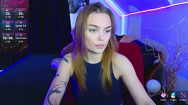 KitsyMoore online show from October 3, 2025, 1:01 pm