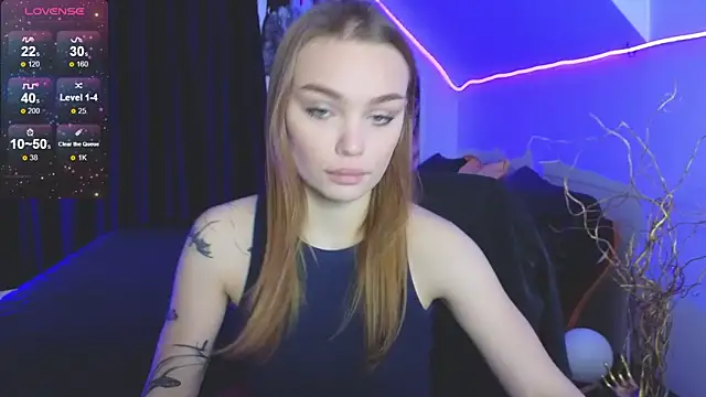 KitsyMoore online show from October 6, 2025, 1:01 pm