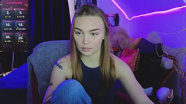 KitsyMoore online show from October 14, 2025, 1:12 pm