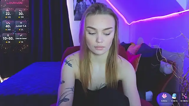 KitsyMoore online show from October 11, 2025, 1:12 pm