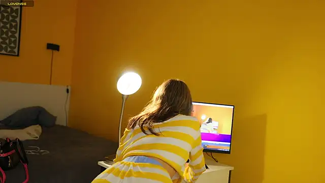 Snapshot of lovekissmes chatting on October 14, 2025, 4:40 pm lovekissmes online show from October 14, 2025, 4:40 pm