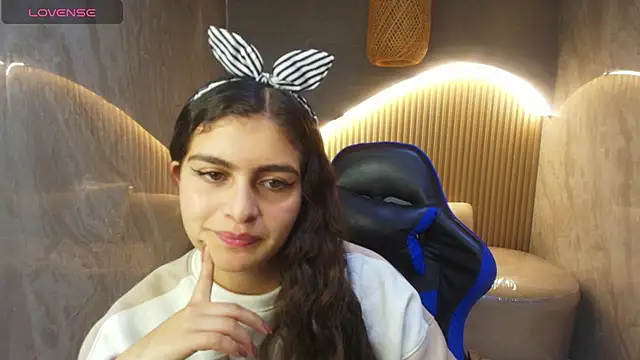 dany r  online show from October 7, 2025, 1:23 pm