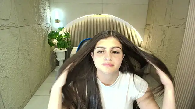 dany r  online show from April 21, 2026, 1:42 am