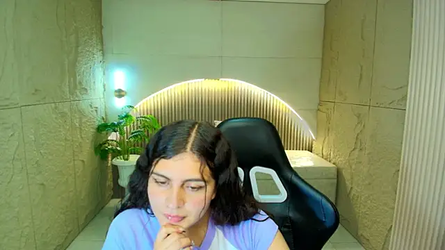 dany r  online show from April 14, 2026, 1:05 pm