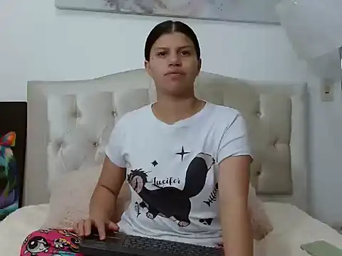 Snapshot of Arianaskyblue chatting on September 28, 2025, 6:42 am Arianaskyblue online show from September 28, 2025, 6:42 am