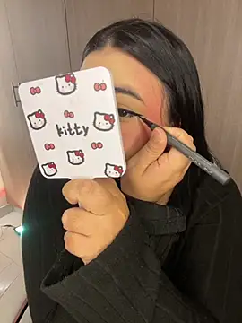 Mericute  online show from November 30, 2025, 2:01 am