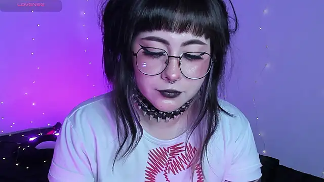 Snapshot of Hallucigenia_ chatting on March 1, 2026, 9:59 pm Hallucigenia online show from March 1, 2026, 9:59 pm