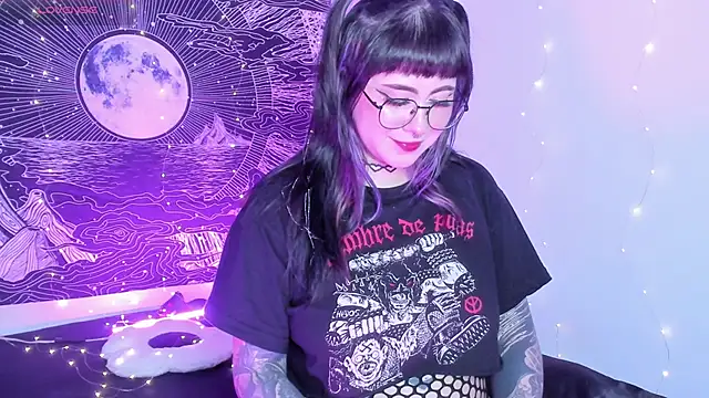 Snapshot of Hallucigenia_ chatting on February 4, 2026, 12:38 am Hallucigenia online show from February 4, 2026, 12:38 am