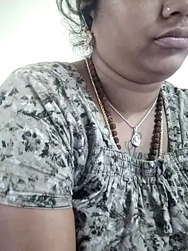 sweetqueen143 online show from November 18, 2025, 3:54 am