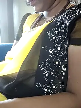 sweetqueen143 online show from November 14, 2025, 5:11 am