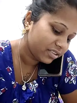 sweetqueen143 online show from February 19, 2026, 4:37 pm