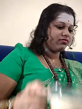 sweetqueen143 online show from October 24, 2025, 4:44 am