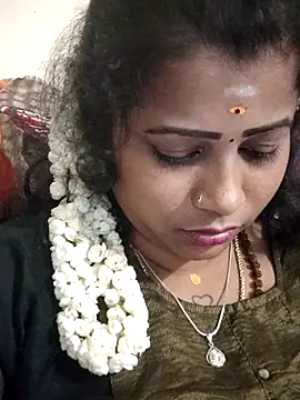 sweetqueen143 online show from November 14, 2025, 6:22 pm