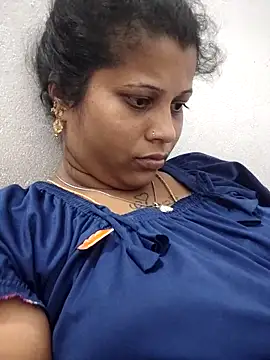 sweetqueen143 online show from March 23, 2026, 10:48 am