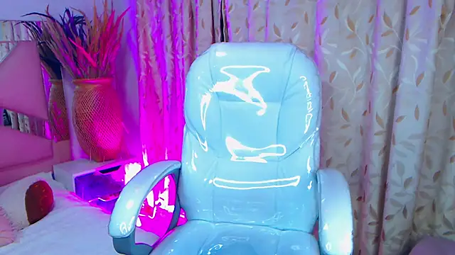 Gyal 8  online show from October 9, 2025, 4:13 am