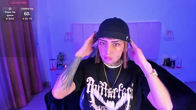 Snapshot of Gyal_8_ chatting on January 17, 2026, 3:32 am Gyal 8 online show from January 17, 2026, 3:32 am