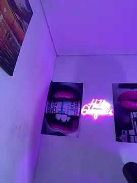 becca wilsson online show from November 28, 2025, 11:21 am