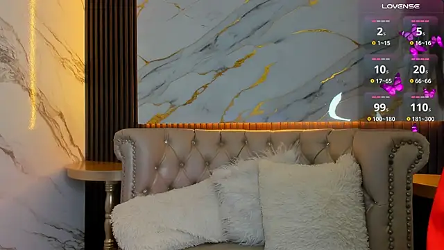 Snapshot of MIA_RUSSELL_ chatting on October 10, 2025, 8:09 pm MIA RUSSELL online show from October 10, 2025, 8:09 pm
