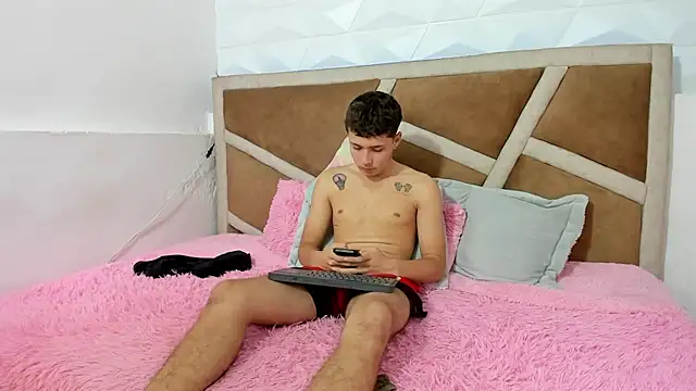 Snapshot of Julian_wolf18 chatting on December 3, 2025, 4:50 pm Julian wolf18 online show from December 3, 2025, 4:50 pm