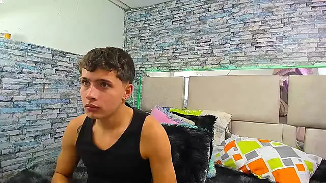 Snapshot of Julian_wolf18 chatting on September 22, 2025, 1:28 pm Julian wolf18 online show from September 22, 2025, 1:28 pm