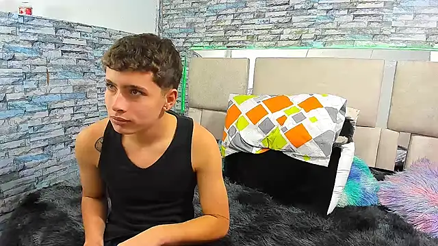 Snapshot of Julian_wolf18 chatting on September 27, 2025, 1:39 pm Julian wolf18 online show from September 27, 2025, 1:39 pm