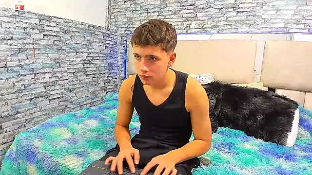 Snapshot of Julian_wolf18 chatting on October 2, 2025, 2:09 pm Julian wolf18 online show from October 2, 2025, 2:09 pm