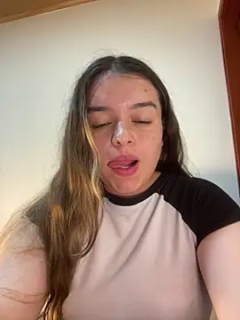 Snapshot of Aphrill chatting on November 10, 2025, 8:14 pm Aphrill online show from November 10, 2025, 8:14 pm