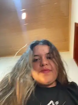 Snapshot of Aphrill chatting on November 28, 2025, 10:54 pm Aphrill online show from November 28, 2025, 10:54 pm