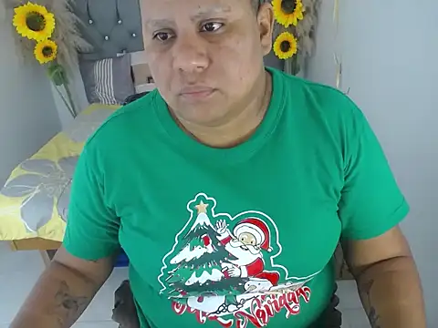 hotlesby valery online show from November 12, 2025, 11:58 am