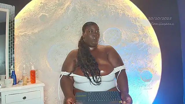 CarolinaGomez  online show from October 21, 2025, 7:35 pm