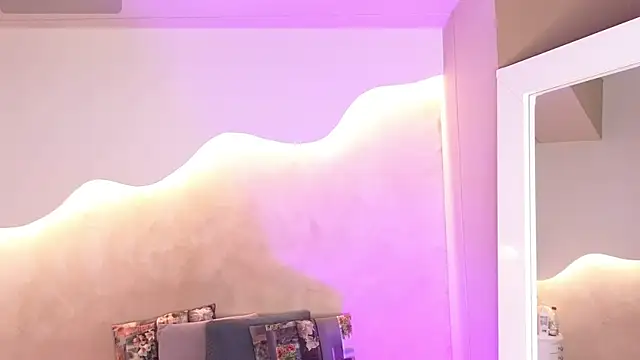 SaraGuzmann online show from January 13, 2026, 7:18 pm