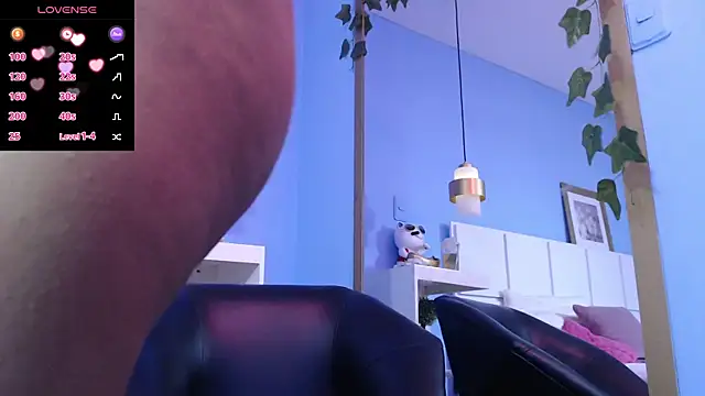 PenelopeBond online show from October 10, 2025, 12:50 pm