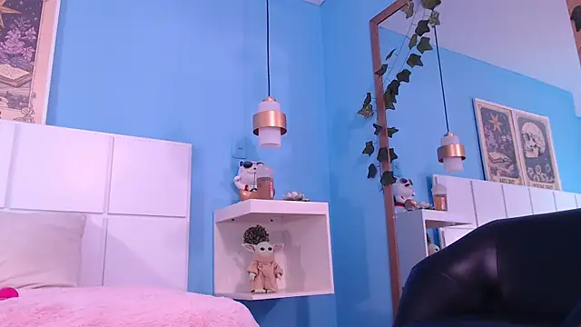 PenelopeBond online show from October 21, 2025, 12:48 pm