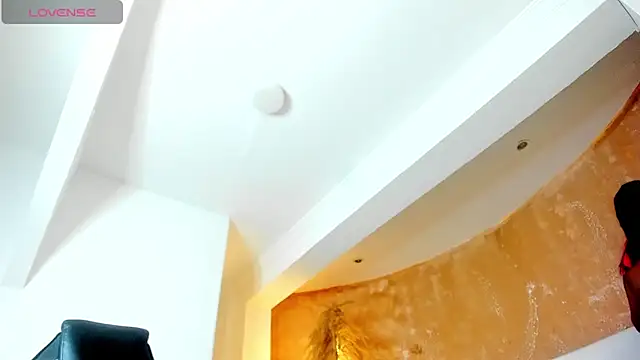 ZOE ROSE4 online show from September 21, 2025, 7:52 pm