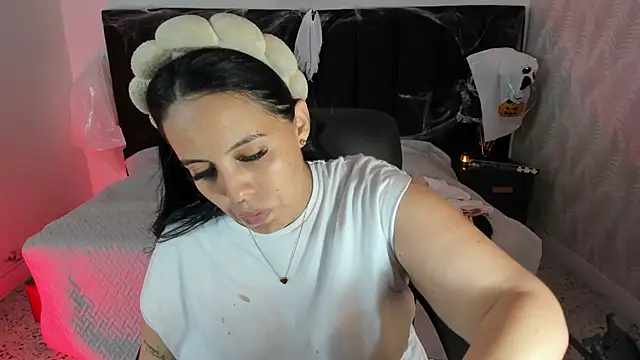 camiladuke7 online show from October 29, 2025, 7:35 pm