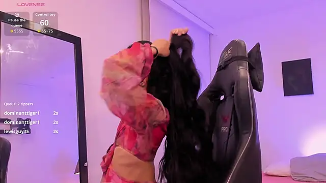 Snapshot of Rouse_Monroe chatting on November 13, 2025, 4:05 am Rouse Monroe online show from November 13, 2025, 4:05 am