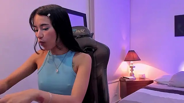 Snapshot of Rouse_Monroe chatting on November 12, 2025, 4:05 am Rouse Monroe online show from November 12, 2025, 4:05 am