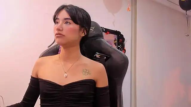 Snapshot of Rouse_Monroe chatting on October 22, 2025, 3:39 am Rouse Monroe online show from October 22, 2025, 3:39 am