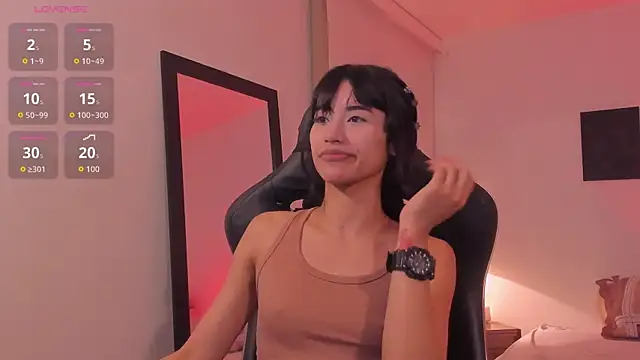 Snapshot of Rouse_Monroe chatting on November 17, 2025, 4:16 am Rouse Monroe online show from November 17, 2025, 4:16 am