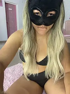 Snapshot of Valeriacris chatting on May 3, 2026, 1:00 am Valeriacris online show from May 3, 2026, 1:00 am