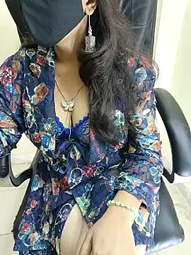 Snapshot of Hey_Jully chatting on September 20, 2025, 5:23 am Hey Jully online show from September 20, 2025, 5:23 am
