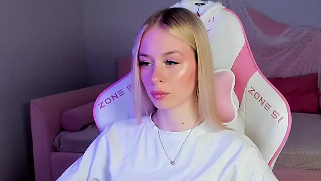 Snapshot of MiaGraces chatting on November 17, 2025, 5:17 pm MiaGraces online show from November 17, 2025, 5:17 pm