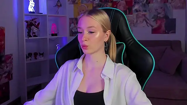 Snapshot of MiaGraces chatting on October 24, 2025, 5:23 pm MiaGraces online show from October 24, 2025, 5:23 pm