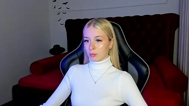 Snapshot of MiaGraces chatting on November 12, 2025, 5:28 pm MiaGraces online show from November 12, 2025, 5:28 pm