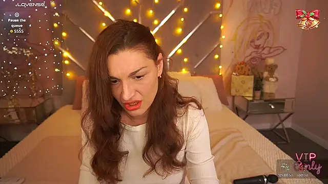 EllaGoldenn online show from January 13, 2026, 9:41 pm