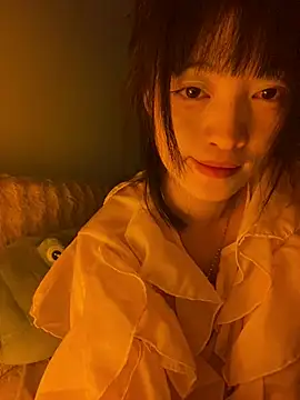 Snapshot of Tramy_xx chatting on June 18, 2026, 4:45 pm Tramy xx online show from June 18, 2026, 4:45 pm