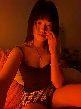 Snapshot of Tramy_xx chatting on July 11, 2026, 5:24 pm Tramy xx online show from July 11, 2026, 5:24 pm